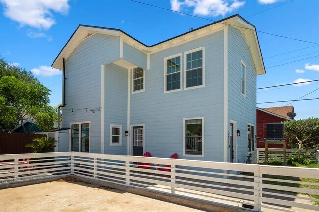 Building Photo - 2310 42nd St