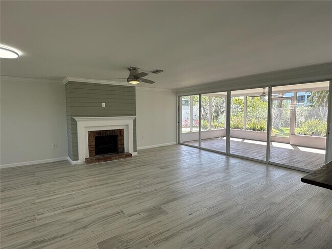 Building Photo - 812 Bayview Dr