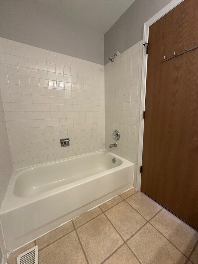 Building Photo - 21258 Cascade Ct