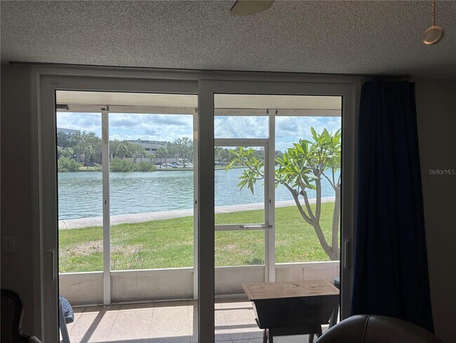 Building Photo - 7405 Bay Island Dr S