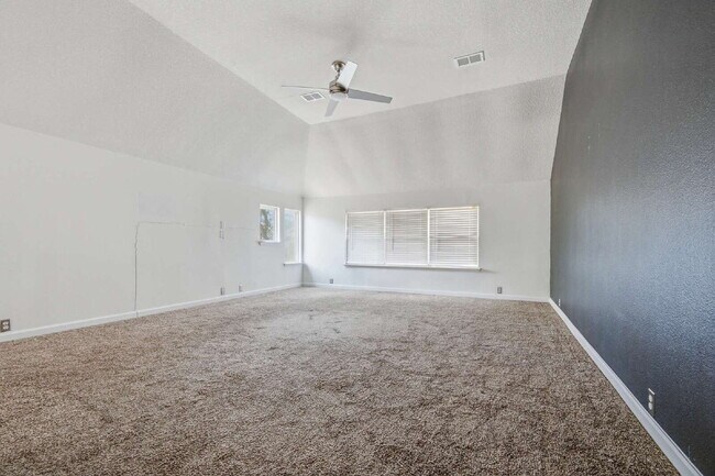 Building Photo - 11602 Canyon Mills Dr