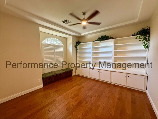 Building Photo - 12520 Crown Crest Dr