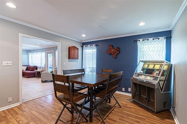 Building Photo - 5611 Winding Way Dr