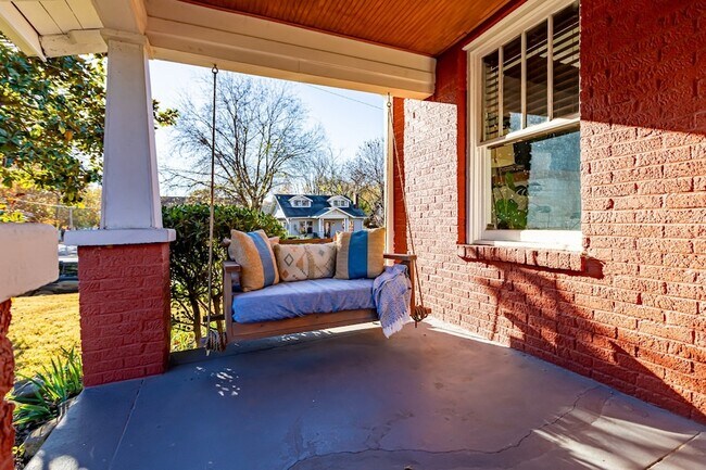 Building Photo - 310 S 7th St