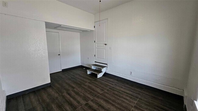 Building Photo - 3633 SE 27th St