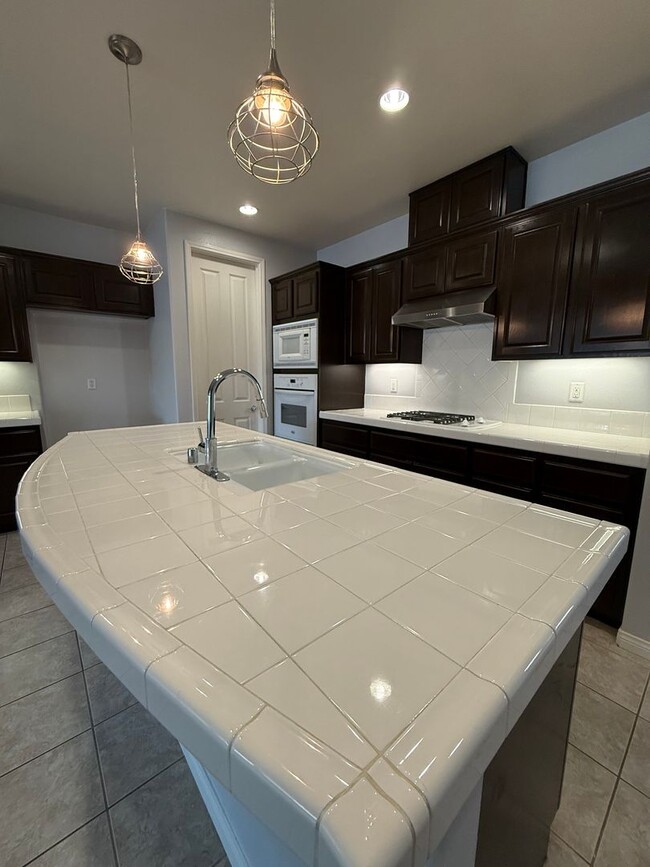 Building Photo - Elegant 4-Bedroom, 3-Bathroom Home with 3-...