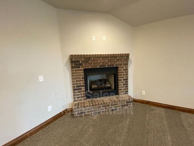 Building Photo - 12817 Double V Dr