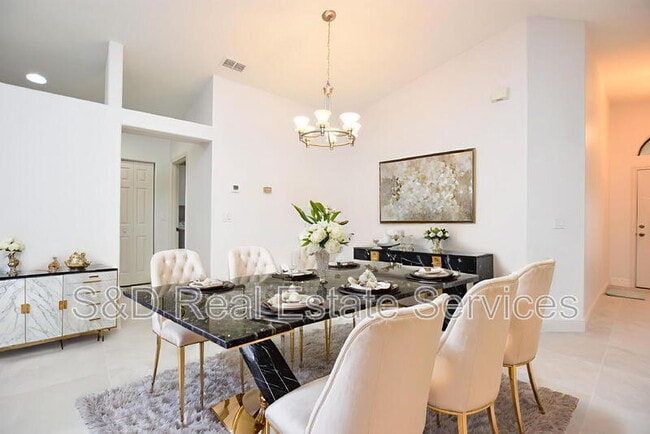 Building Photo - 2235 Silver Re Dr