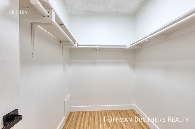 Building Photo - 937 S Roberts St