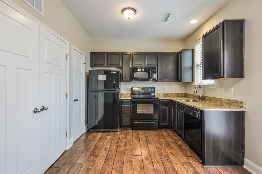 Building Photo - 206 Callahan Trail