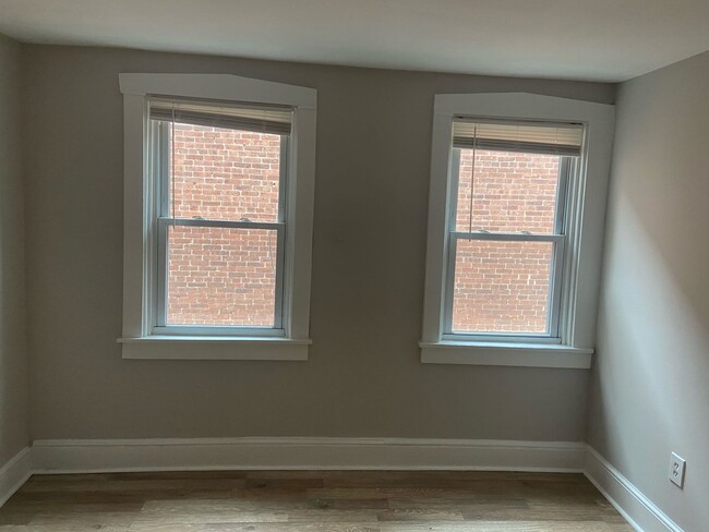 Building Photo - 422 W Orange St
