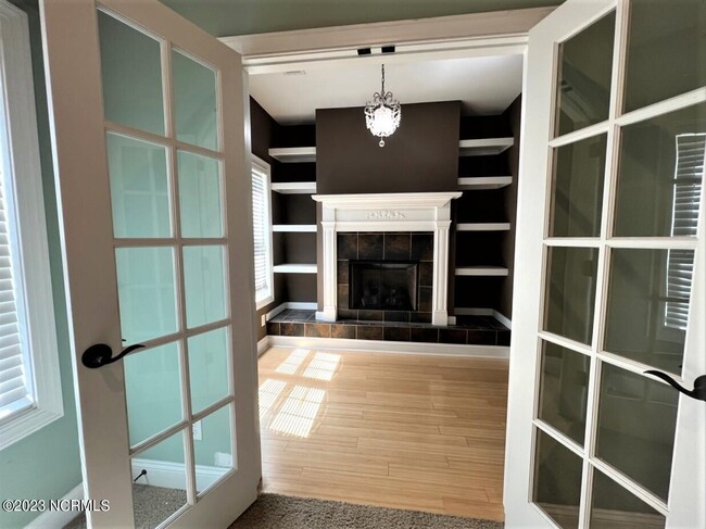 Building Photo - 2239 E Indiana Ave