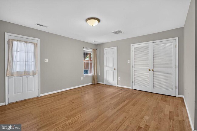 Building Photo - 2432 Clover Field Cir