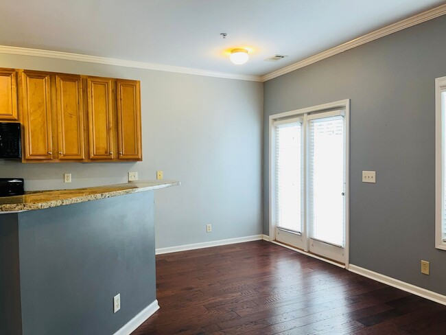Building Photo - HOA community, swim/tennis, 2 bed, 2bath, ...