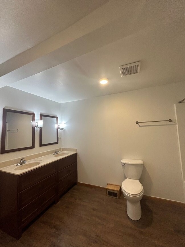 Building Photo - Updated 3 Bedroom House!
