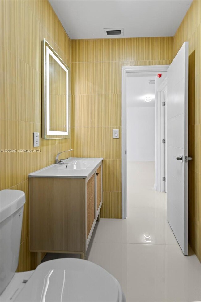 Building Photo - 1640 NE 183rd St