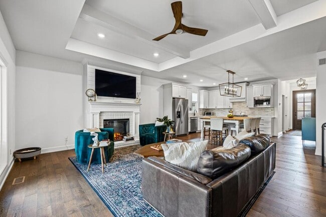 Building Photo - 5709 Bower Ln