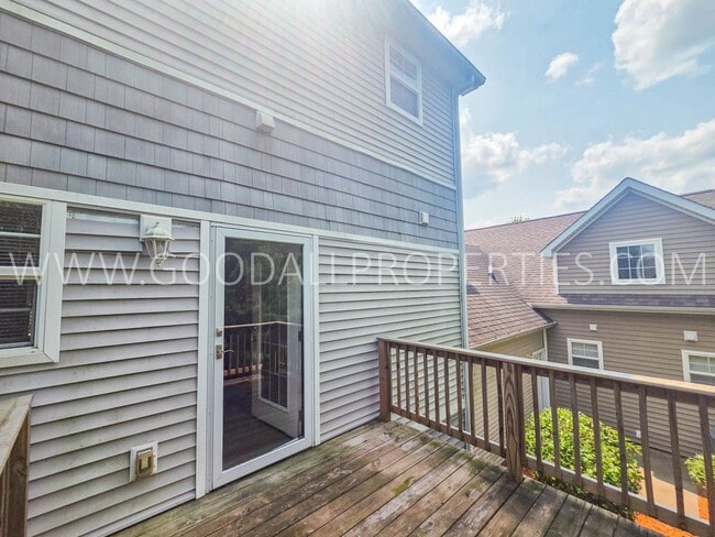 Building Photo - 15305 Townsend Ave
