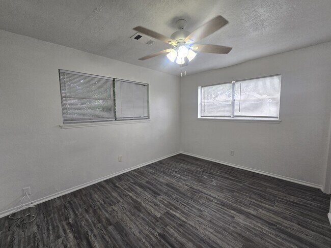 Building Photo - 7510 Hummingbird Ln