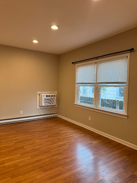 Building Photo - 53 Maple Ave