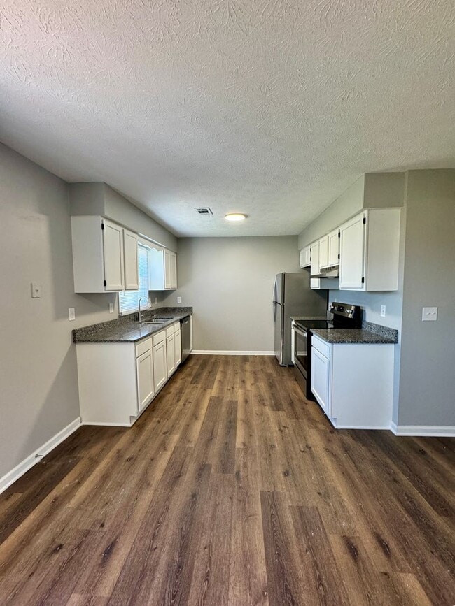 Building Photo - Beautiful Remodeled 2 Bedroom in Richmond!