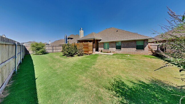 Building Photo - Luxury 4 Bedroom 3 Bathroom Home in Lone O...