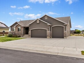 Building Photo - Lakeview Farm