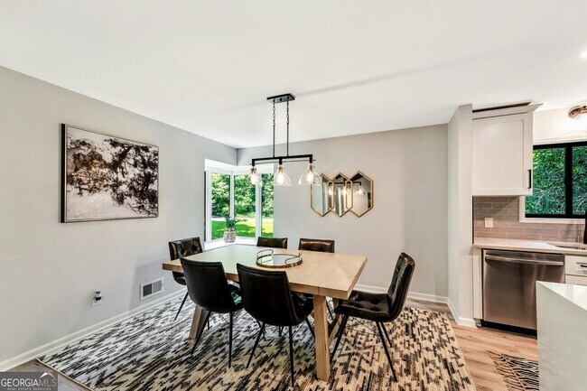 Building Photo - 3870 Northpoint Dr