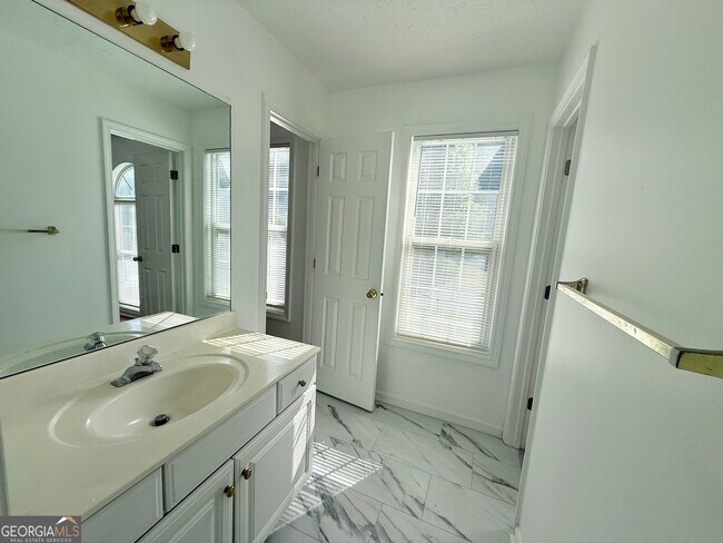 Building Photo - 2700 Woodbine Hill Way NW