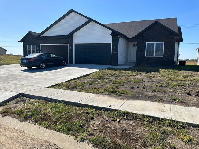 Building Photo - 4609 Castle Pines Dr