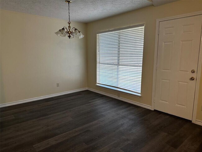 Building Photo - 13206 S Thorntree Dr