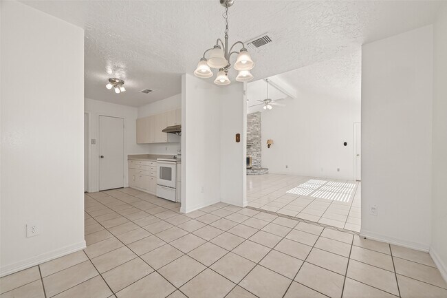 Building Photo - 2803 Fir Crest Ct