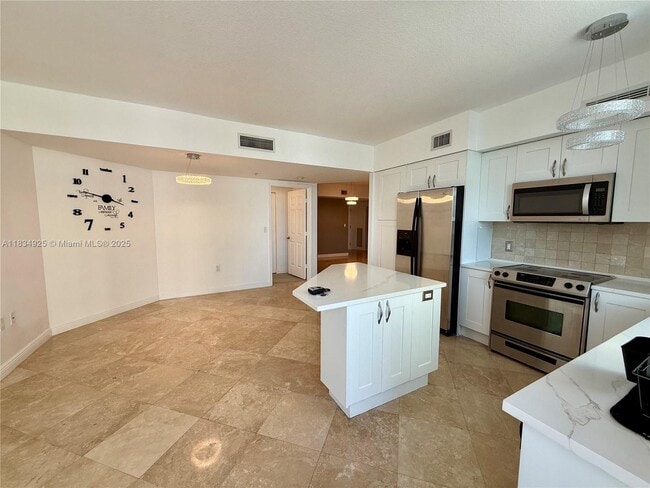 Building Photo - 1745 E Hallandale Beach Blvd