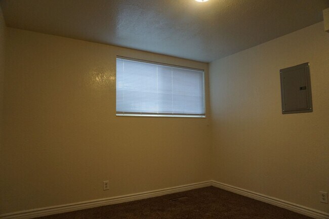 Building Photo - 2564 S 700 E