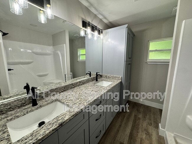 Building Photo - 135 SW Bulldawg Gln