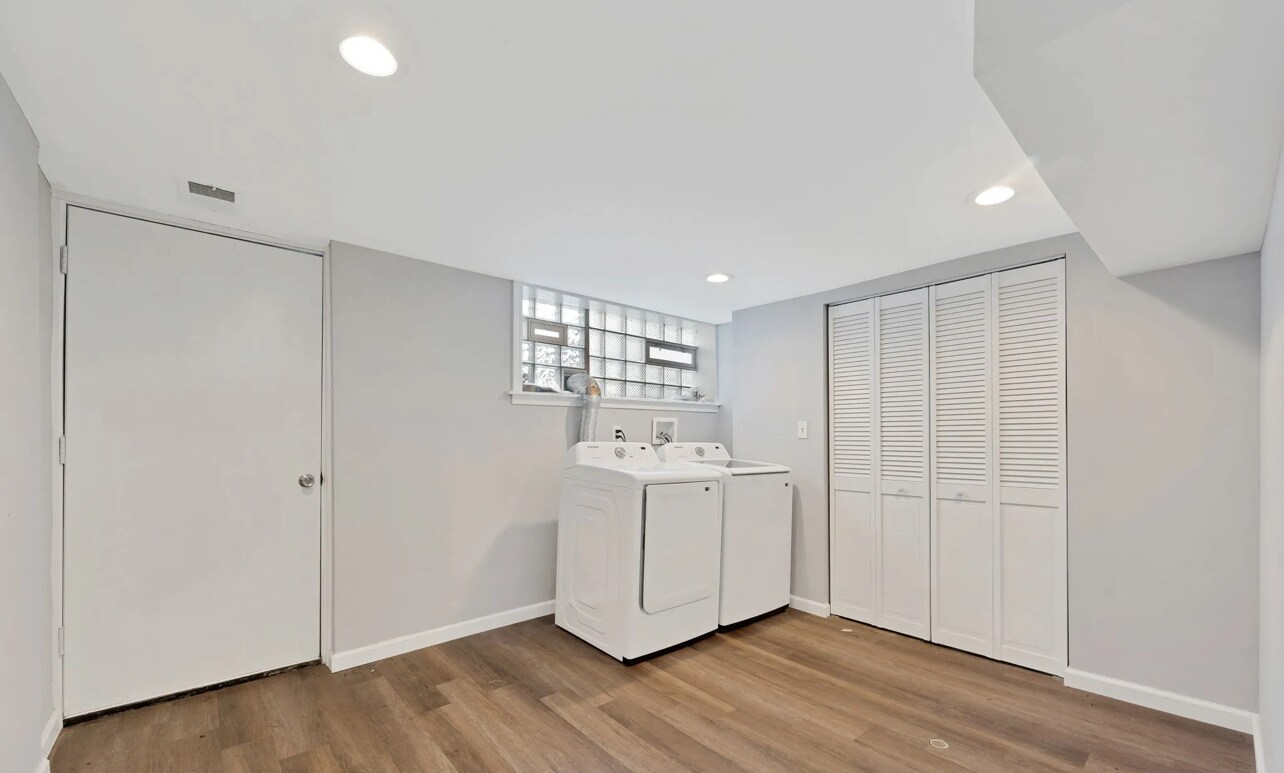 Building Photo - 50 E 37th St