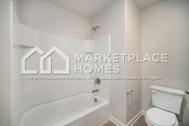 Building Photo - 933 Burlington Ave