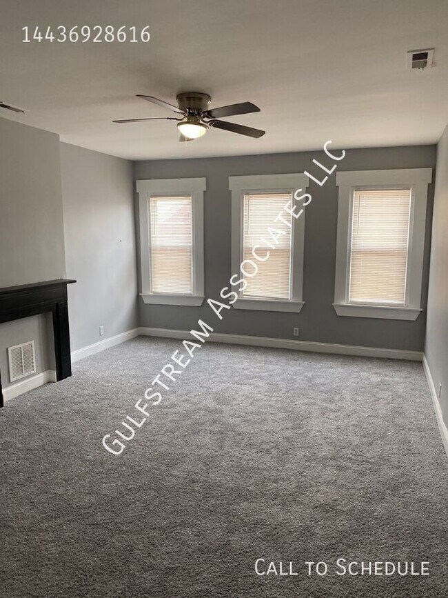 Building Photo - 716 Dolphin St