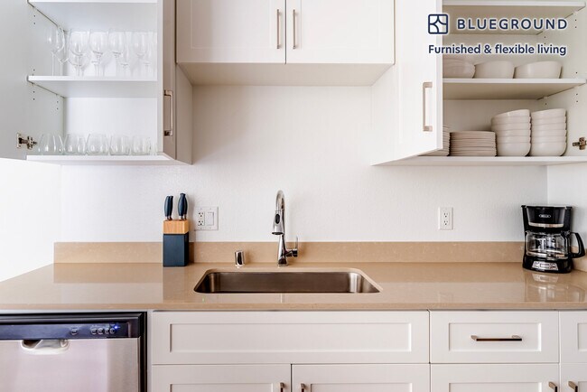 Building Photo - 1600 Villa St