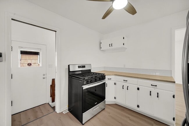 Building Photo - 3 Bedroom 1 Bathroom House for Rent!