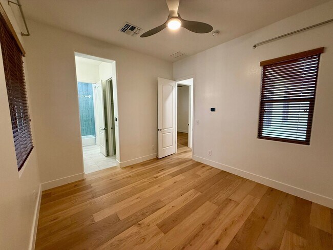 Building Photo - 1708 W Oberlin Way