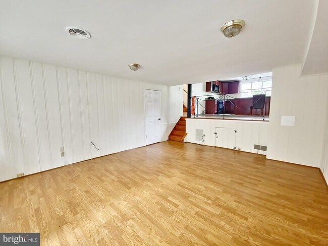 Building Photo - 8 Gruenther Ct