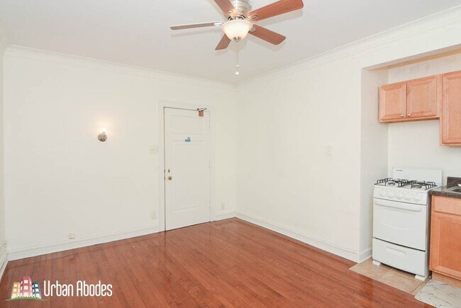 Building Photo - 4857 N Damen Ave