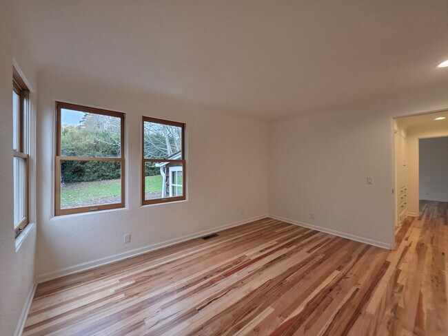 Building Photo - 963 Parkway Dr NW