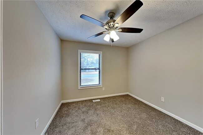 Building Photo - 647 Sunshine Trce NW