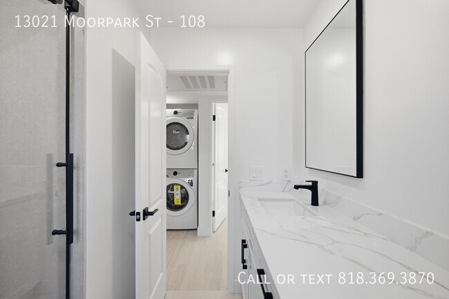 Building Photo - 13021 Moorpark St