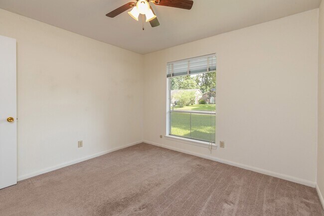 Building Photo - 2623 Longleaf Pines Ln