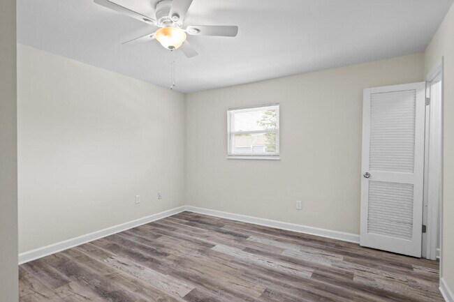 Building Photo - 11359 Bedford Oaks Dr