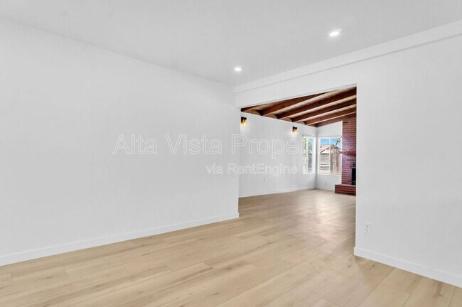 Building Photo - 4722 Mt La Palma Dr