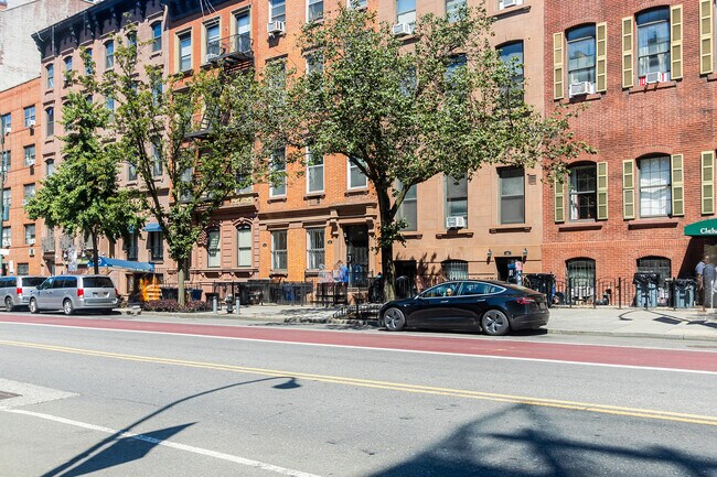 Building Photo - 316 W 14th St